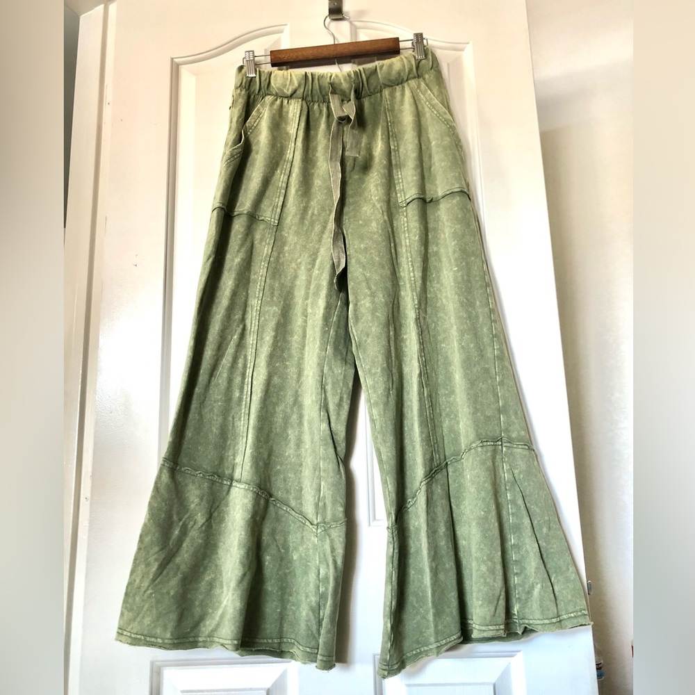 NWOT Zenana Outfitters Olive Green Wide-Leg Drawstring Pants